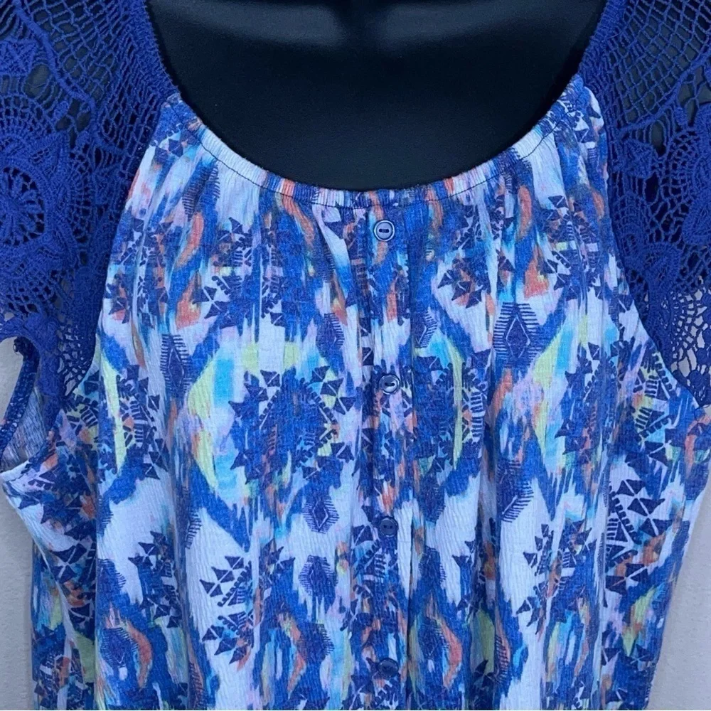 LARGE SIGNATURE STUDIO BLUE TRIBAL GEOMETRIC EMBROIDERED ACCENT TOP